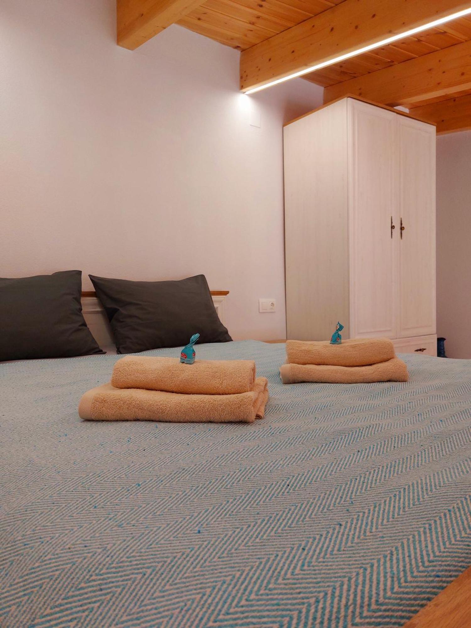 Roza Stone Studio & Suite Goníai Buitenkant foto
