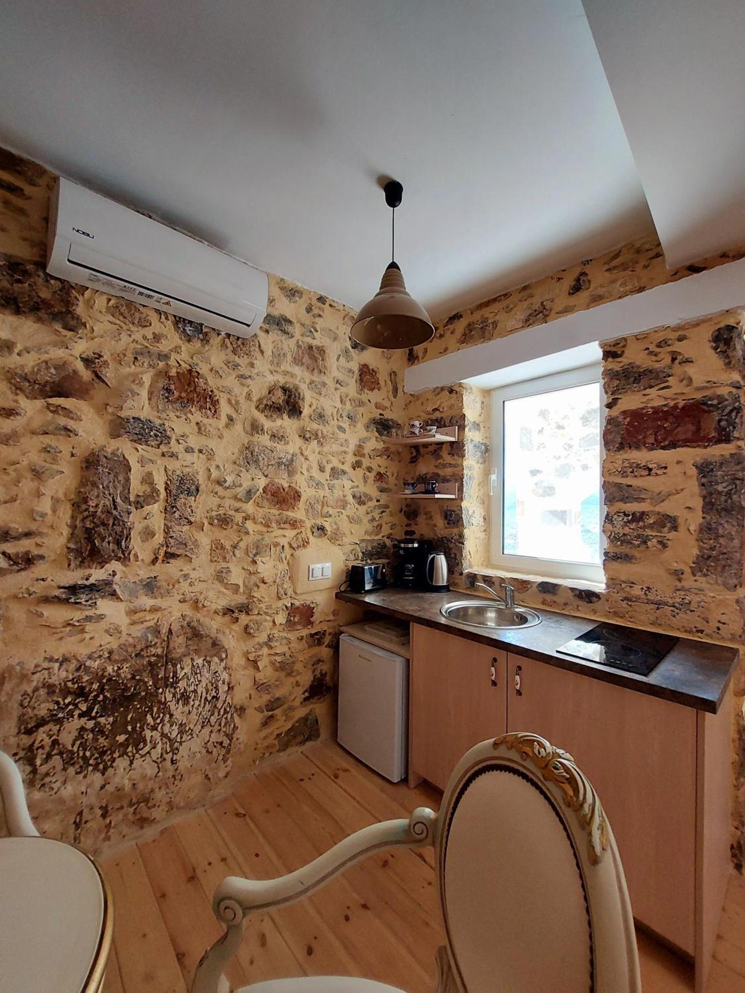 Roza Stone Studio & Suite Goníai Buitenkant foto